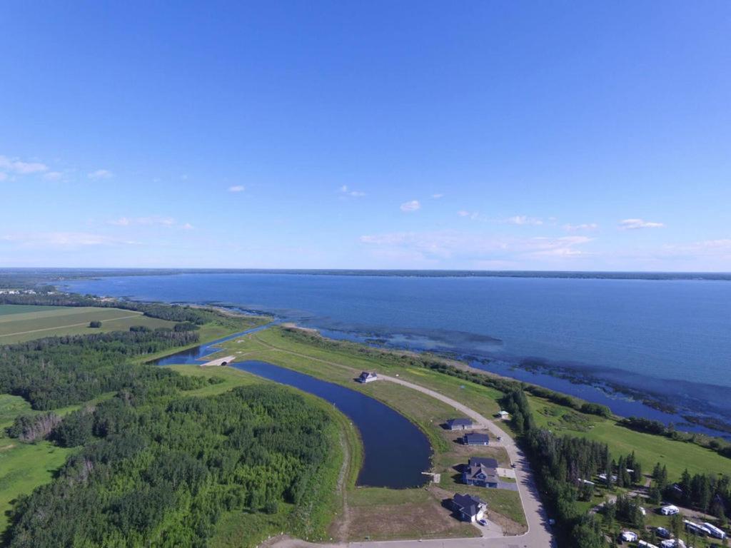 Alberta Beach Inn And Suites 外观 照片